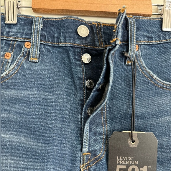 NWT Levi’s Premium 501 button fly high rise shorts size 28 - Picture 2 of 7
